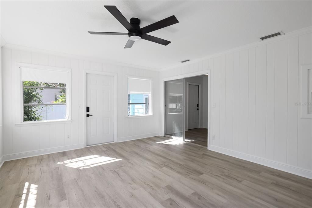 待售: $415,000 (2 贝兹, 1 浴室, 1090 平方英尺)