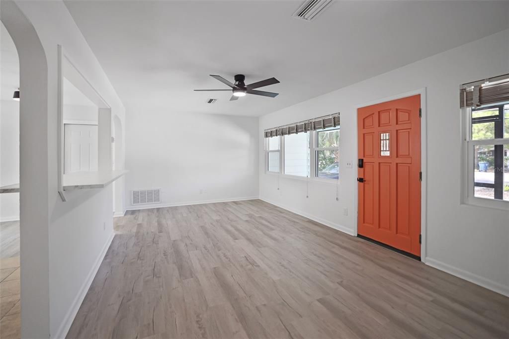 待售: $415,000 (2 贝兹, 1 浴室, 1090 平方英尺)