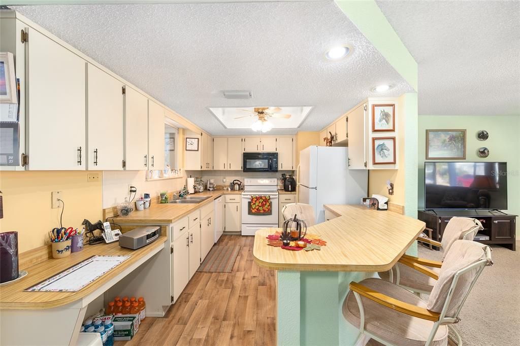 待售: $174,888 (2 贝兹, 2 浴室, 1000 平方英尺)