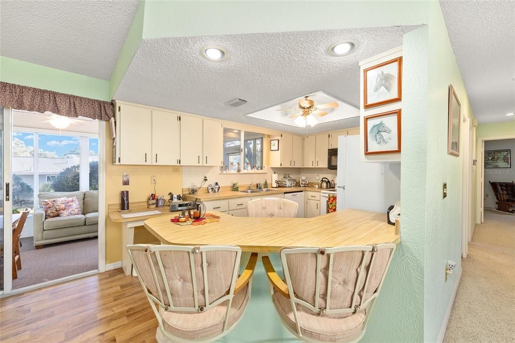 待售: $174,888 (2 贝兹, 2 浴室, 1000 平方英尺)