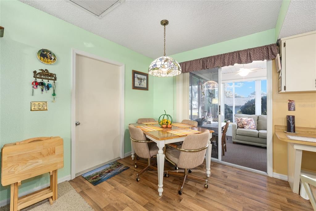 待售: $174,888 (2 贝兹, 2 浴室, 1000 平方英尺)