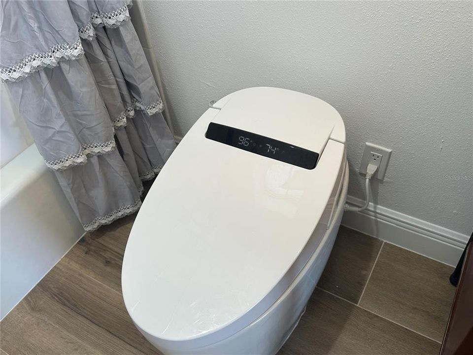 For Rent: $3,200 (3 beds, 2 baths, 2258 Square Feet)