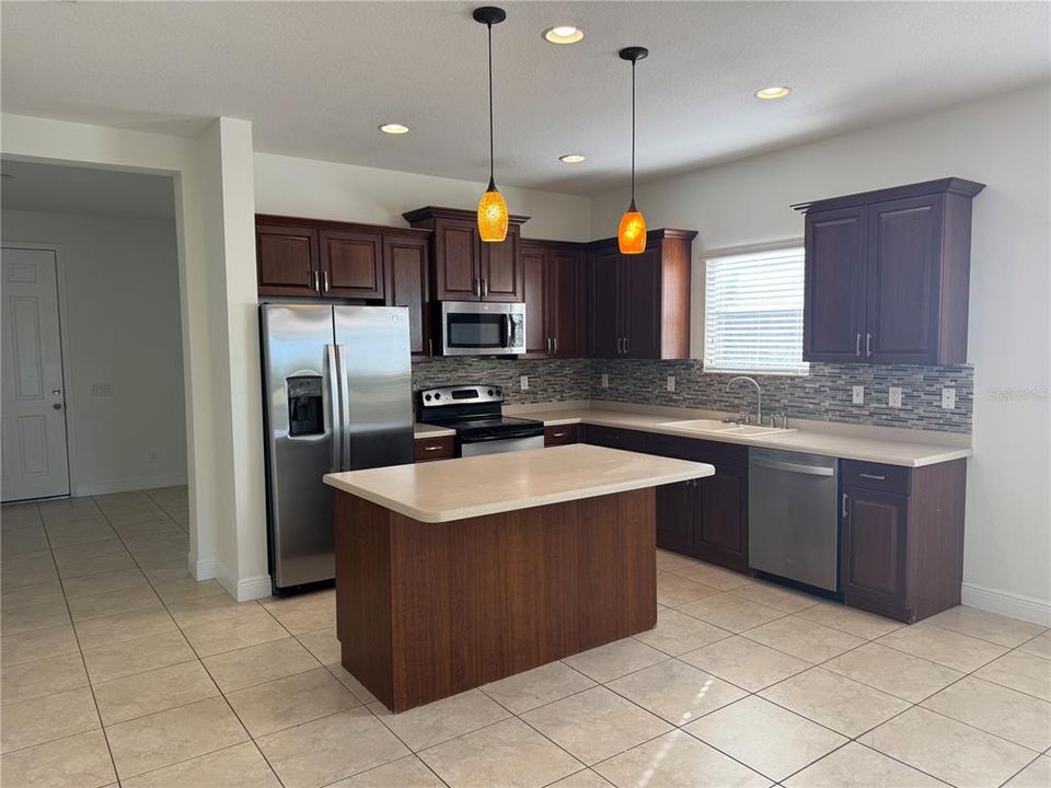 For Rent: $2,795 (3 beds, 2 baths, 1744 Square Feet)