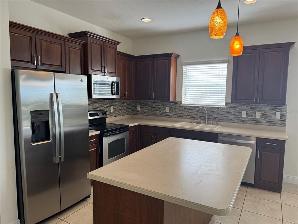 For Rent: $2,795 (3 beds, 2 baths, 1744 Square Feet)