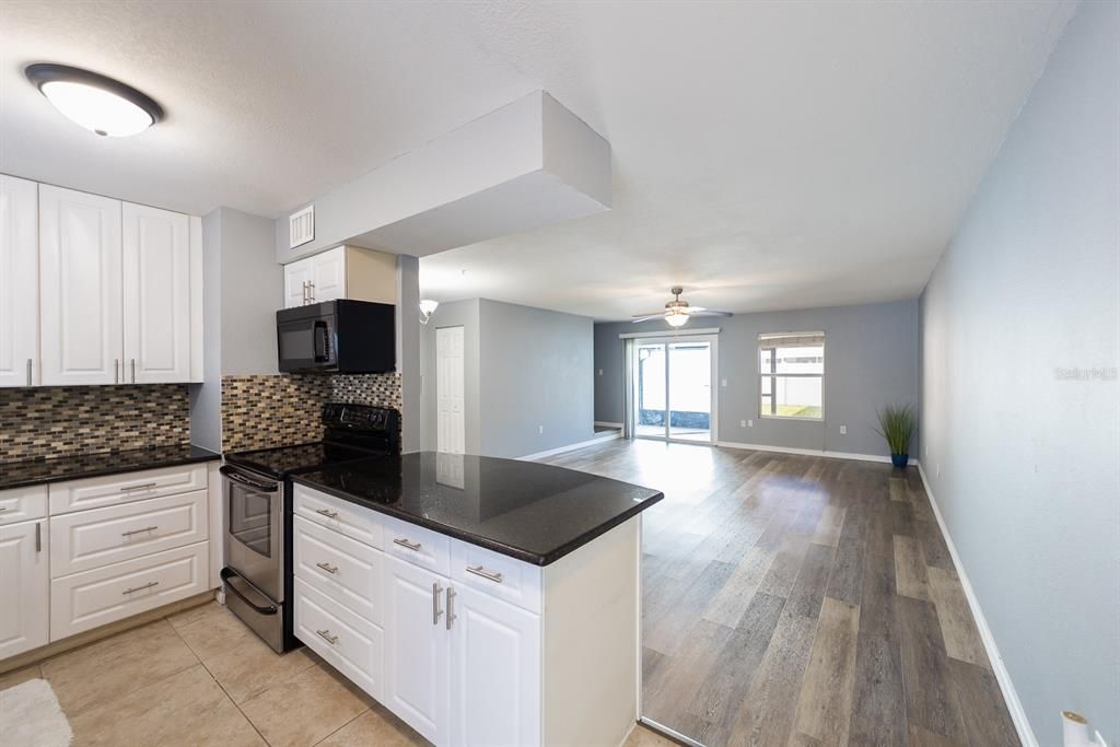 待售: $219,000 (2 贝兹, 1 浴室, 1200 平方英尺)