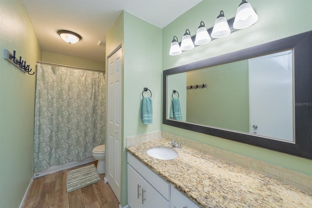 待售: $219,000 (2 贝兹, 1 浴室, 1200 平方英尺)