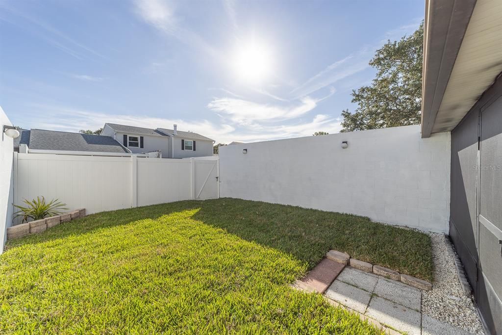 待售: $219,000 (2 贝兹, 1 浴室, 1200 平方英尺)