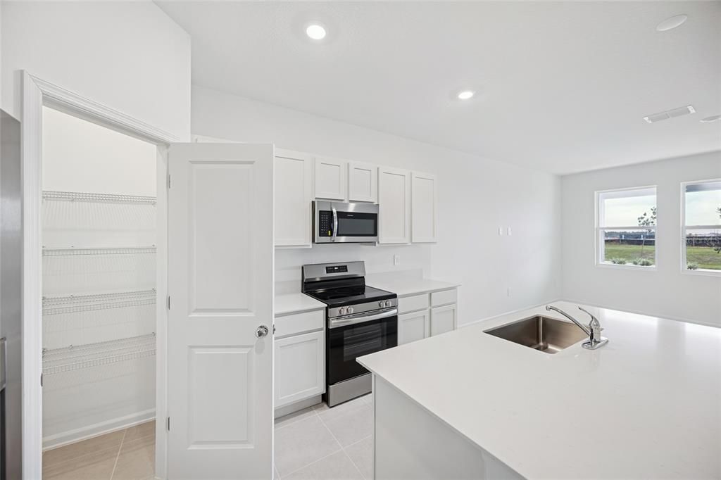 For Rent: $2,000 (3 beds, 2 baths, 1628 Square Feet)