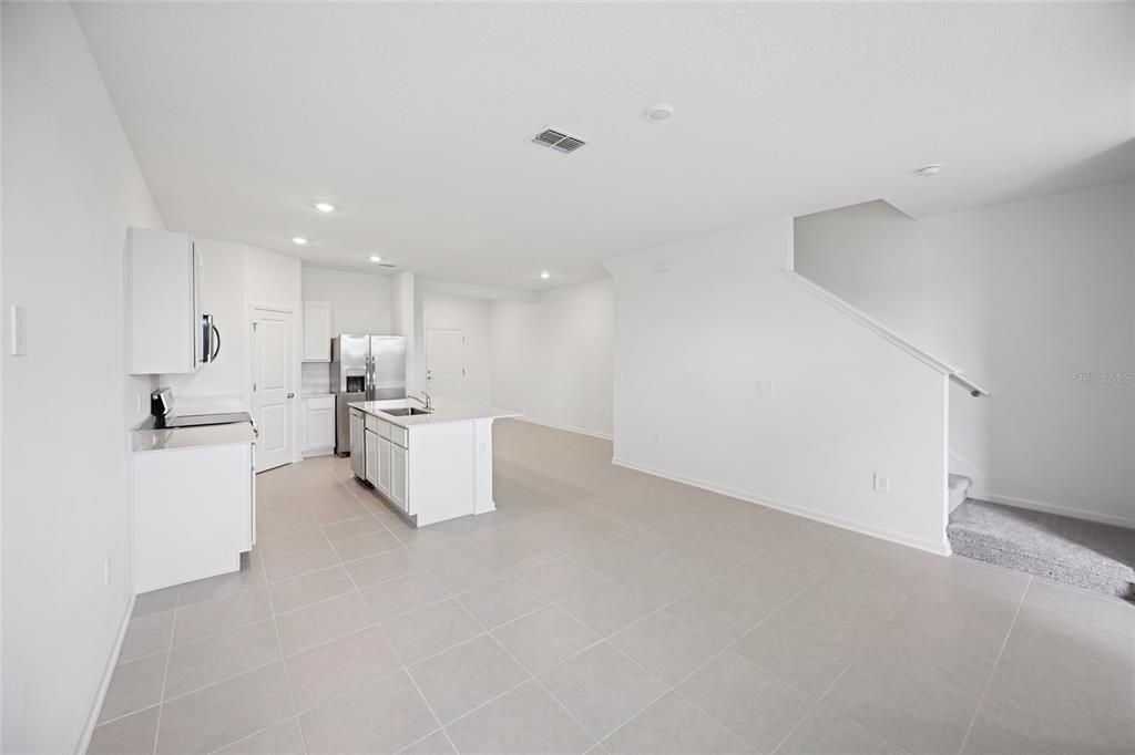 For Rent: $2,000 (3 beds, 2 baths, 1628 Square Feet)