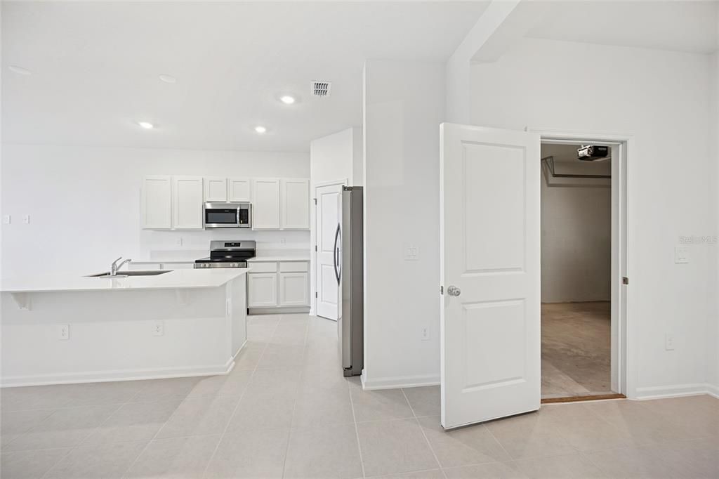 For Rent: $2,000 (3 beds, 2 baths, 1628 Square Feet)