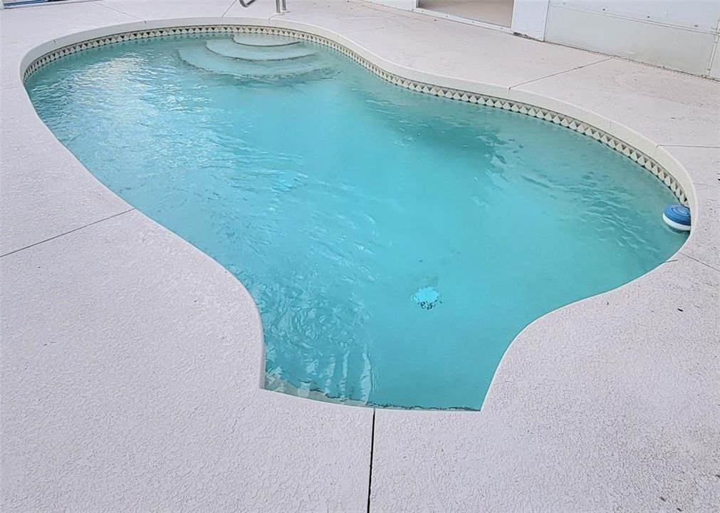 待售: $395,000 (4 贝兹, 2 浴室, 1364 平方英尺)