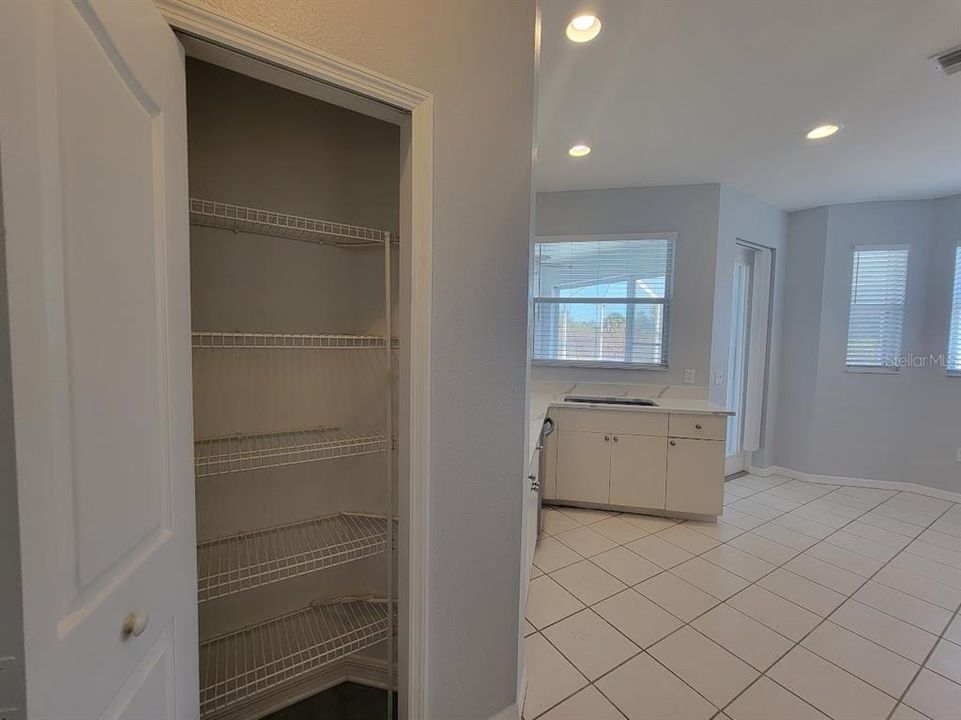 待售: $395,000 (4 贝兹, 2 浴室, 1364 平方英尺)