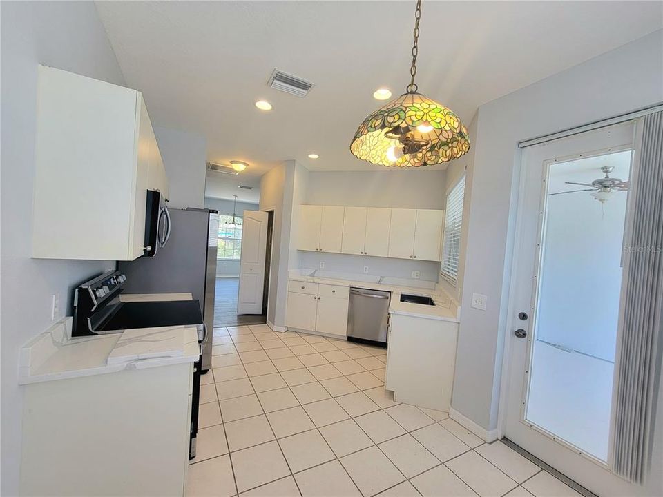 待售: $395,000 (4 贝兹, 2 浴室, 1364 平方英尺)