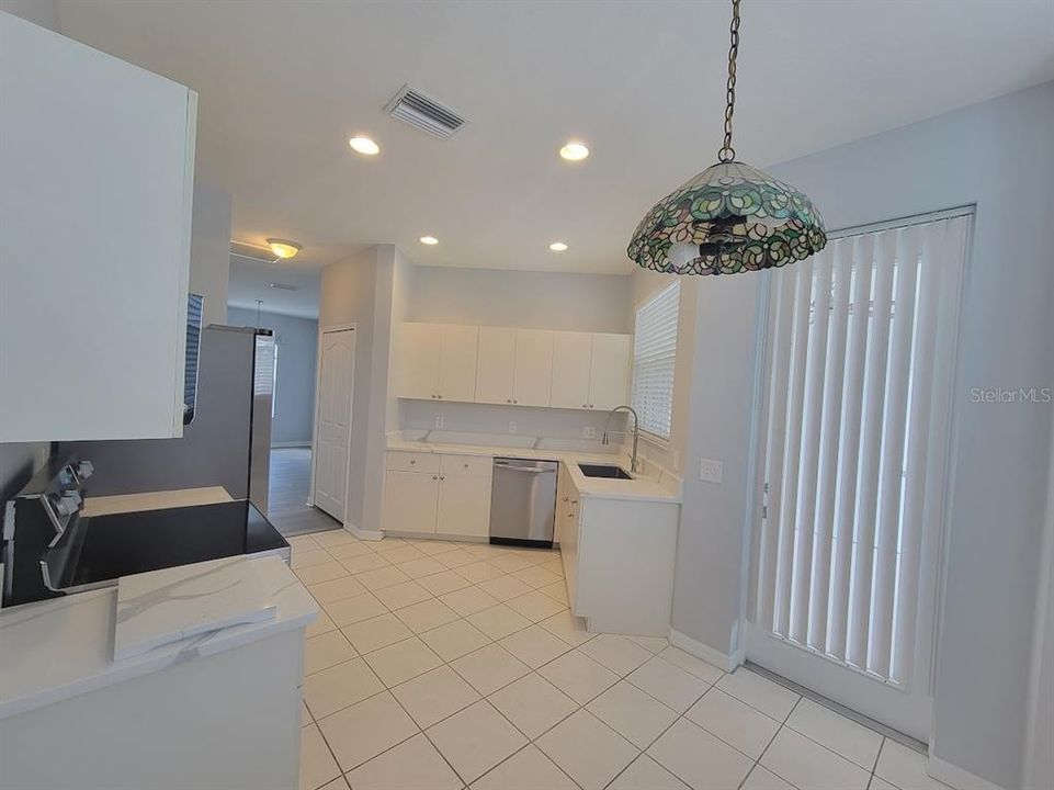 待售: $395,000 (4 贝兹, 2 浴室, 1364 平方英尺)