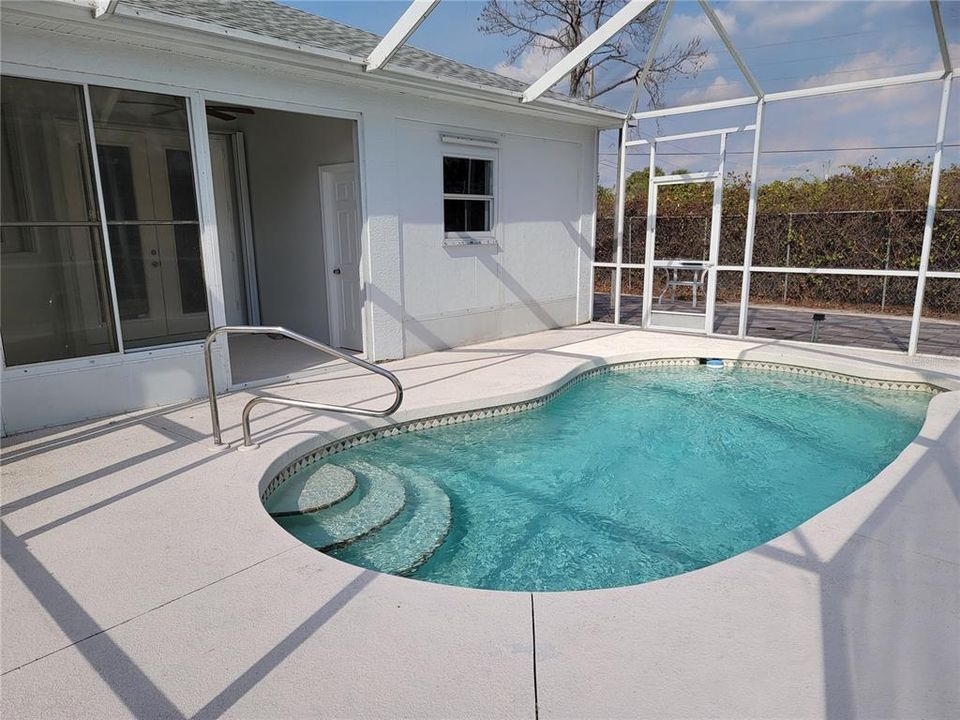 待售: $395,000 (4 贝兹, 2 浴室, 1364 平方英尺)