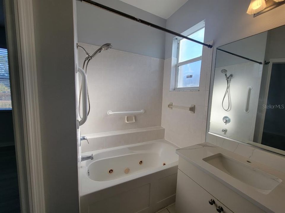 待售: $395,000 (4 贝兹, 2 浴室, 1364 平方英尺)