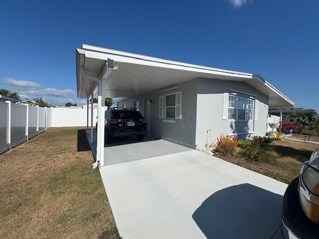 For Sale: $212,000 (2 beds, 1 baths, 897 Square Feet)