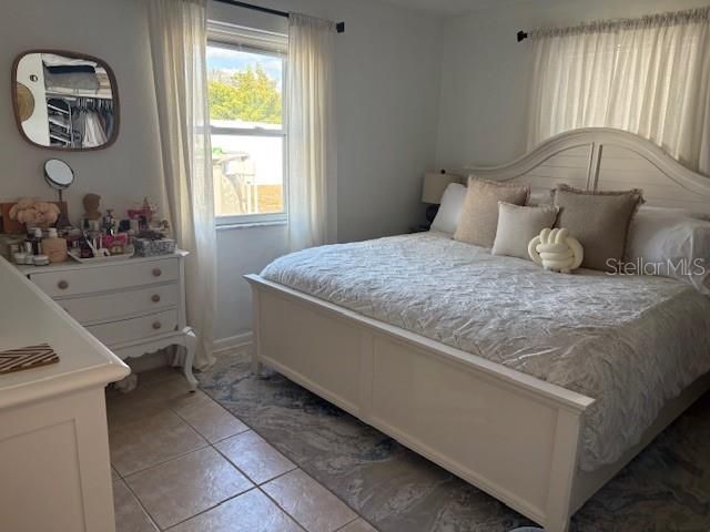 For Sale: $212,000 (2 beds, 1 baths, 897 Square Feet)