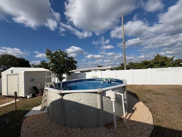 For Sale: $212,000 (2 beds, 1 baths, 897 Square Feet)