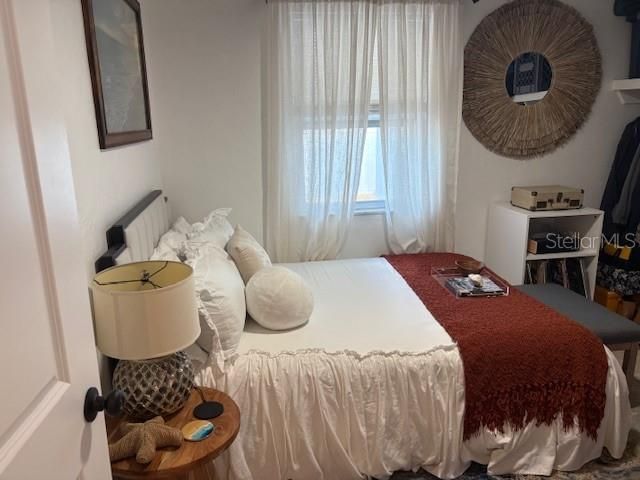 For Sale: $212,000 (2 beds, 1 baths, 897 Square Feet)