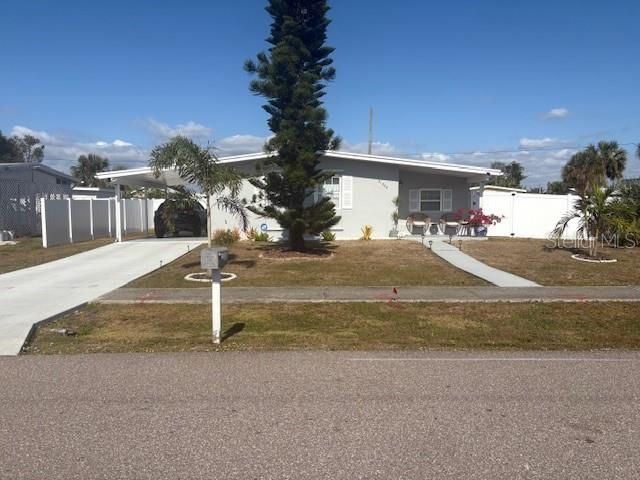 For Sale: $212,000 (2 beds, 1 baths, 897 Square Feet)