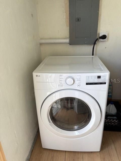 For Sale: $212,000 (2 beds, 1 baths, 897 Square Feet)