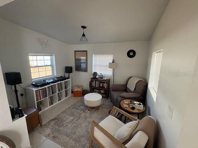 For Sale: $212,000 (2 beds, 1 baths, 897 Square Feet)