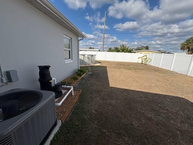 For Sale: $212,000 (2 beds, 1 baths, 897 Square Feet)