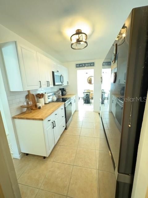 For Sale: $212,000 (2 beds, 1 baths, 897 Square Feet)