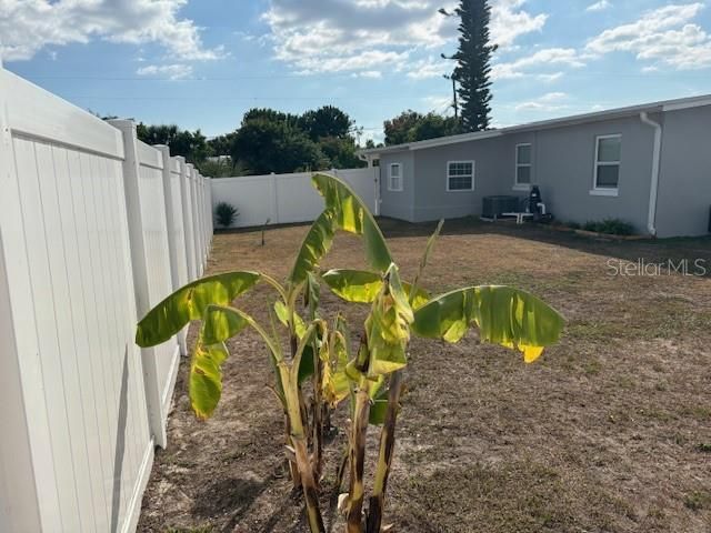 For Sale: $212,000 (2 beds, 1 baths, 897 Square Feet)