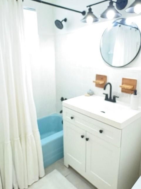 For Sale: $212,000 (2 beds, 1 baths, 897 Square Feet)