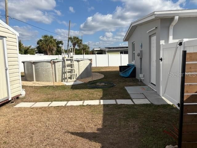 For Sale: $212,000 (2 beds, 1 baths, 897 Square Feet)