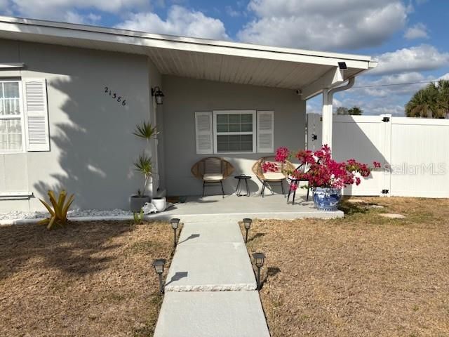 For Sale: $212,000 (2 beds, 1 baths, 897 Square Feet)