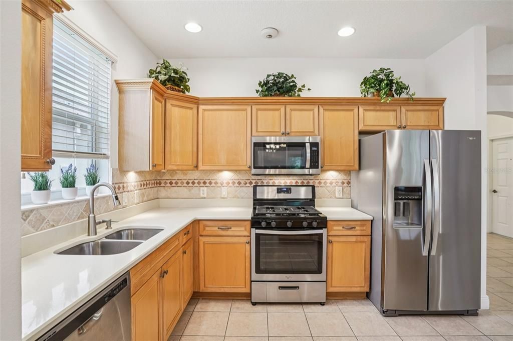 For Sale: $429,900 (2 beds, 2 baths, 1887 Square Feet)