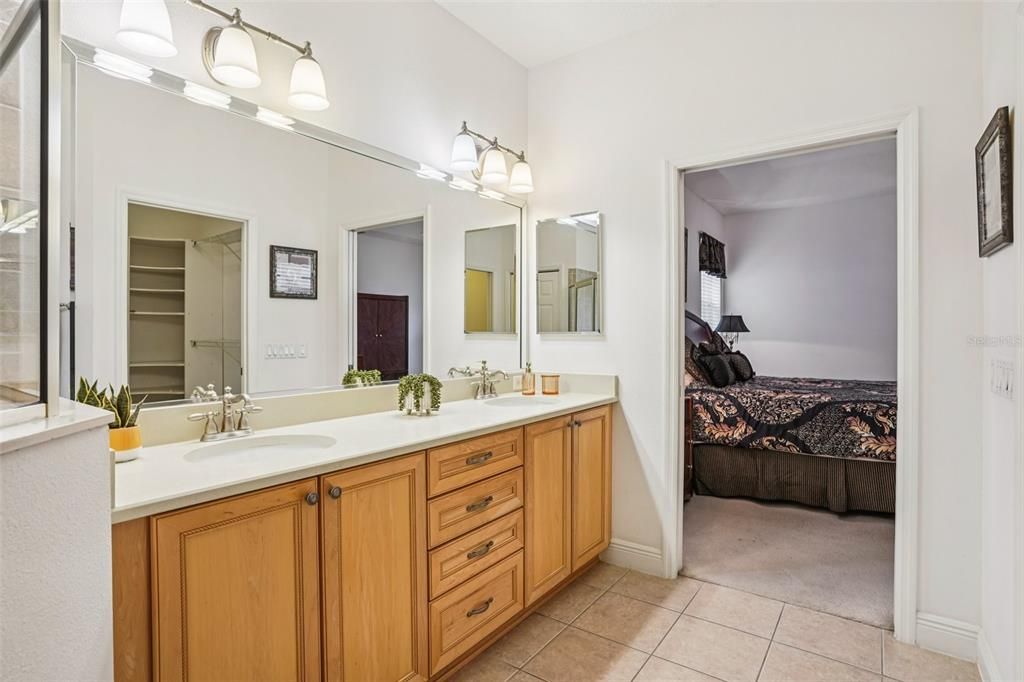 For Sale: $429,900 (2 beds, 2 baths, 1887 Square Feet)