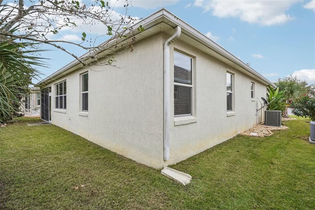 For Sale: $429,900 (2 beds, 2 baths, 1887 Square Feet)