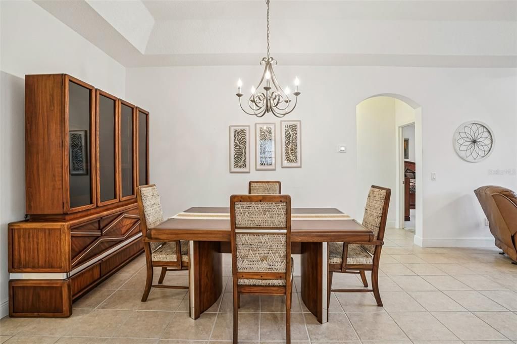 For Sale: $429,900 (2 beds, 2 baths, 1887 Square Feet)