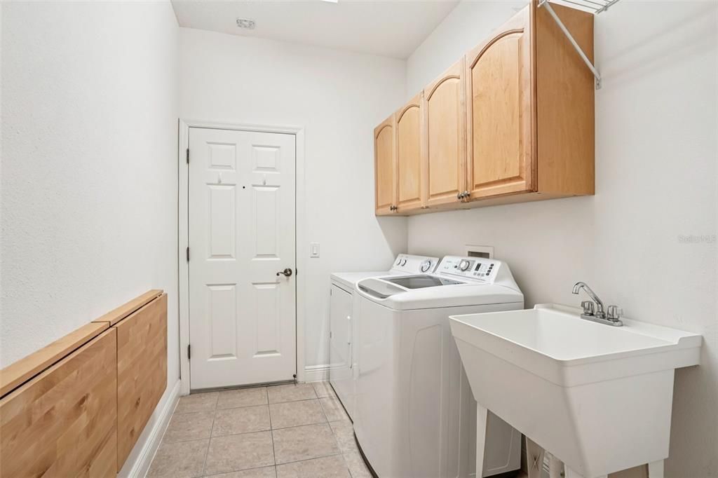 For Sale: $429,900 (2 beds, 2 baths, 1887 Square Feet)