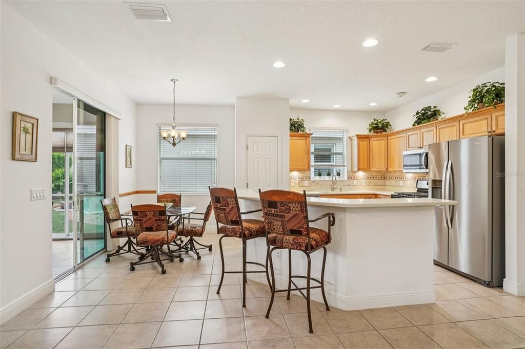 For Sale: $429,900 (2 beds, 2 baths, 1887 Square Feet)