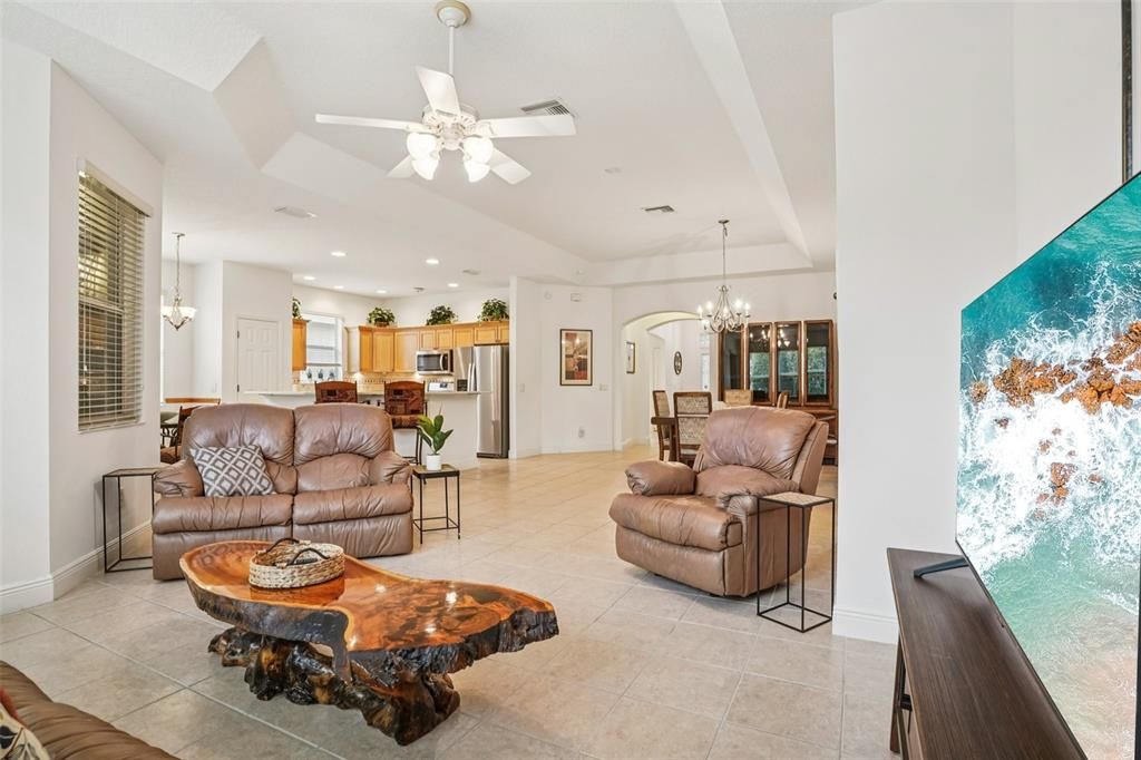 For Sale: $429,900 (2 beds, 2 baths, 1887 Square Feet)