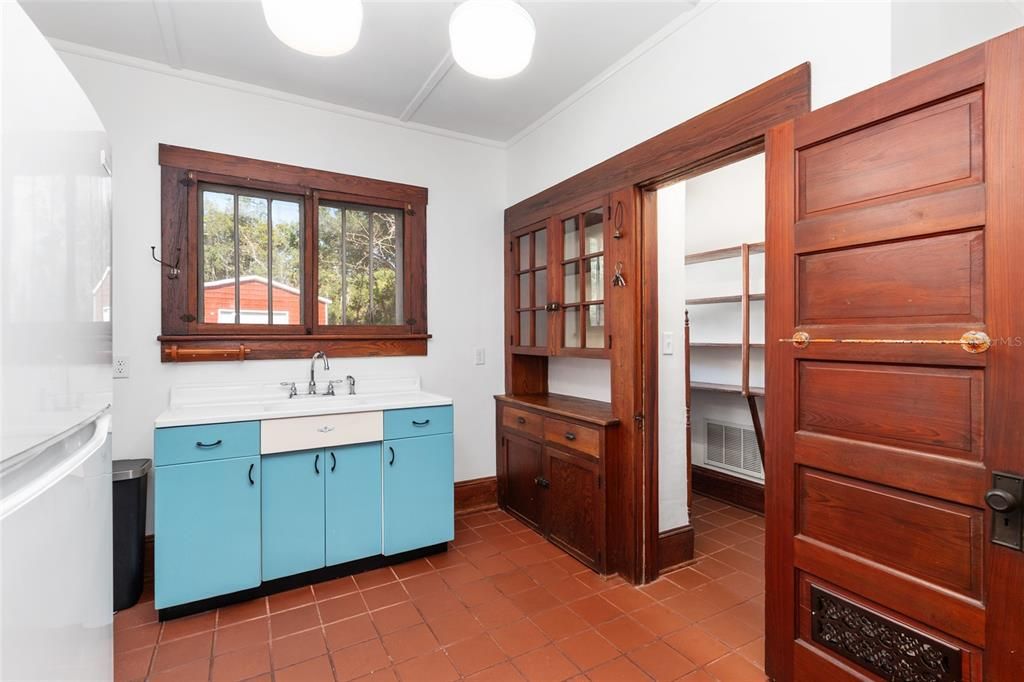 En Venta: $549,900 (3 camas, 2 baños, 1327 Pies cuadrados)