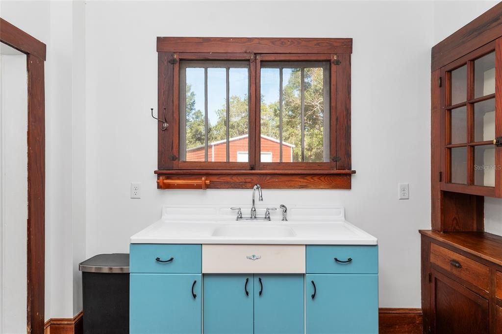 En Venta: $549,900 (3 camas, 2 baños, 1327 Pies cuadrados)