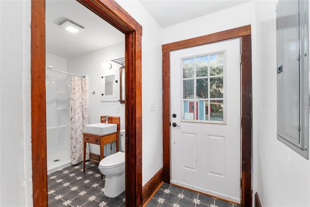 En Venta: $549,900 (3 camas, 2 baños, 1327 Pies cuadrados)