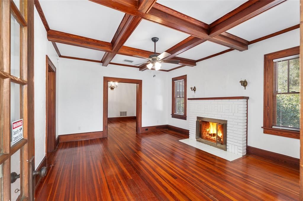 En Venta: $549,900 (3 camas, 2 baños, 1327 Pies cuadrados)