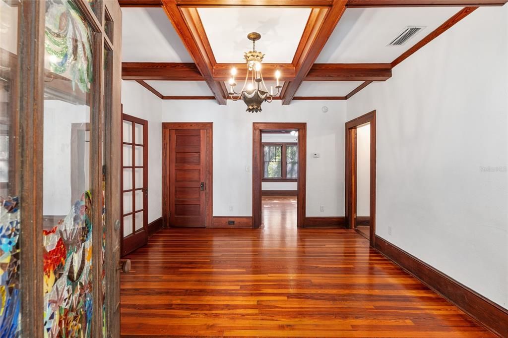 En Venta: $549,900 (3 camas, 2 baños, 1327 Pies cuadrados)