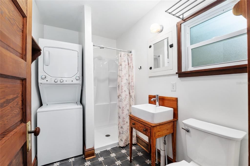 En Venta: $549,900 (3 camas, 2 baños, 1327 Pies cuadrados)