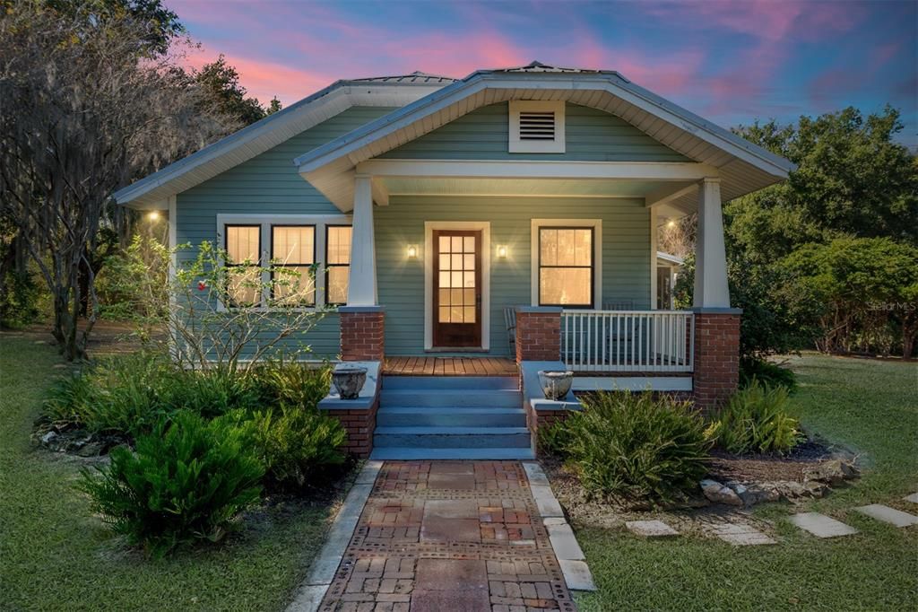 En Venta: $549,900 (3 camas, 2 baños, 1327 Pies cuadrados)