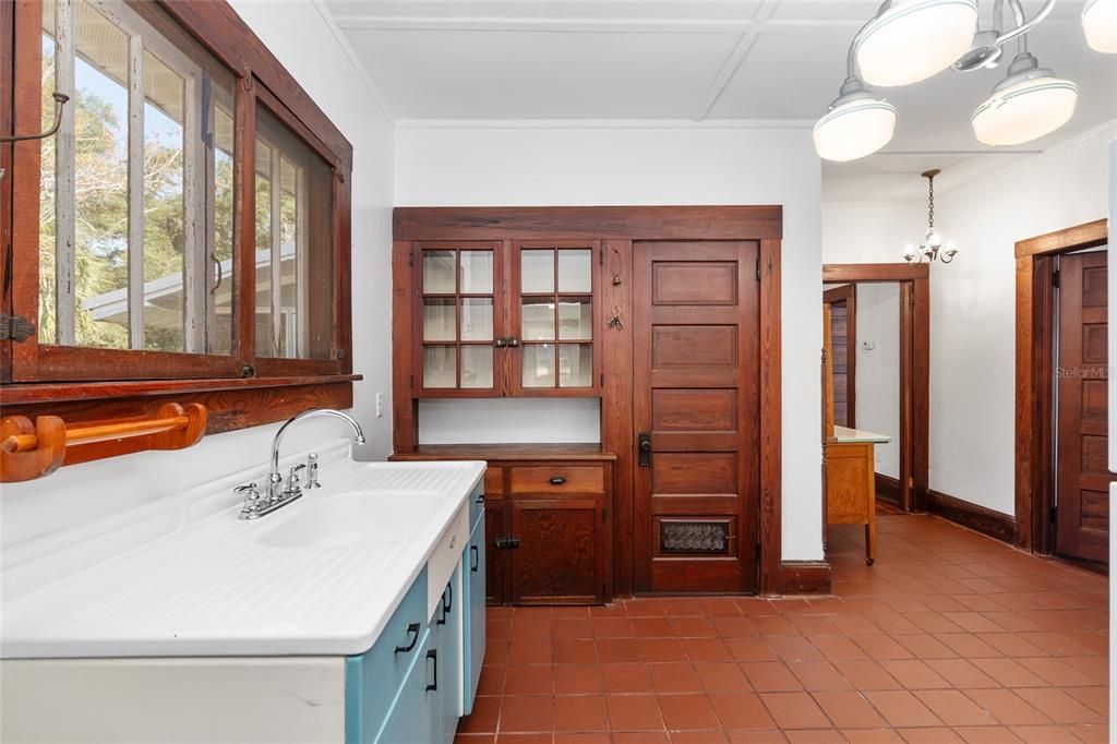 En Venta: $549,900 (3 camas, 2 baños, 1327 Pies cuadrados)