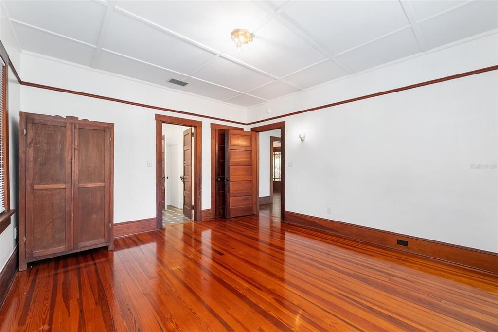 En Venta: $549,900 (3 camas, 2 baños, 1327 Pies cuadrados)