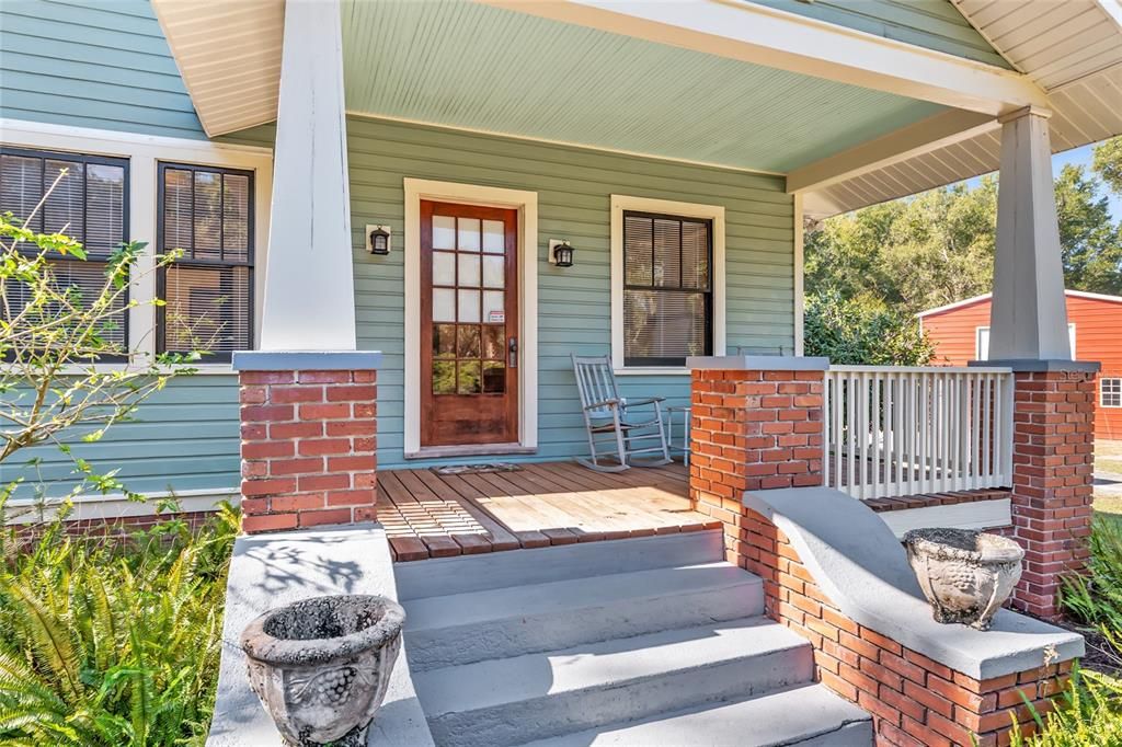 En Venta: $549,900 (3 camas, 2 baños, 1327 Pies cuadrados)